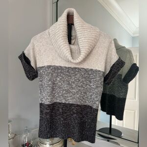 Women's Sweater in Gray and Black US-Small